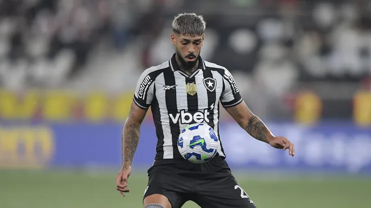 Barboza é titular na zaga do Botafogo. Foto: Thiago Ribeiro/AGIF