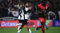Memphis Depay, jogador do Corinthians, durante partida contra o Athletico-PR. Foto: Ettore Chiereguini/AGIF