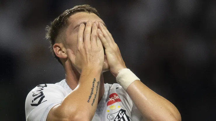 Vojvoda toma decisão importante nos bastidores do Santos