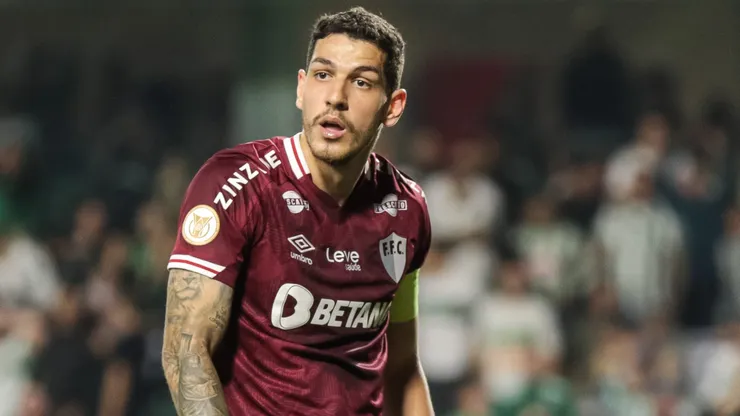 Nino jogador do Fluminense durante partida contra o Coritiba no estadio Couto Pereira pelo campeonato Brasileiro A 2023. Foto: Robson Mafra/AGIF