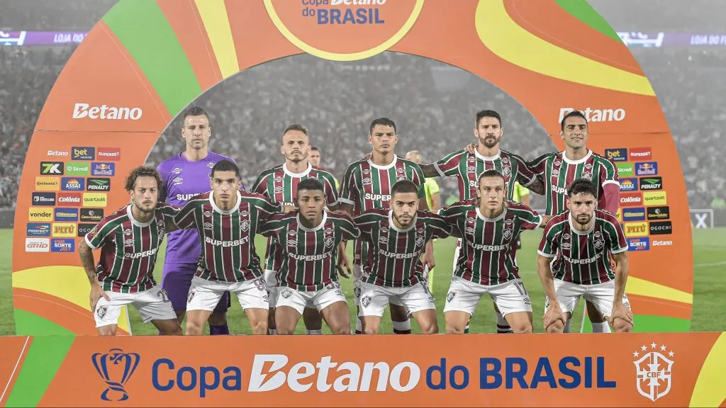 Jogadores do Fluminense posam para foto antes na partida contra Bahia no estadio Maracana pelo campeonato Copa do Brasil 2025. Foto: Thiago Ribeiro/AGIF