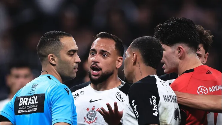 Maycon em ação durante jogo na Neo Química Arena.