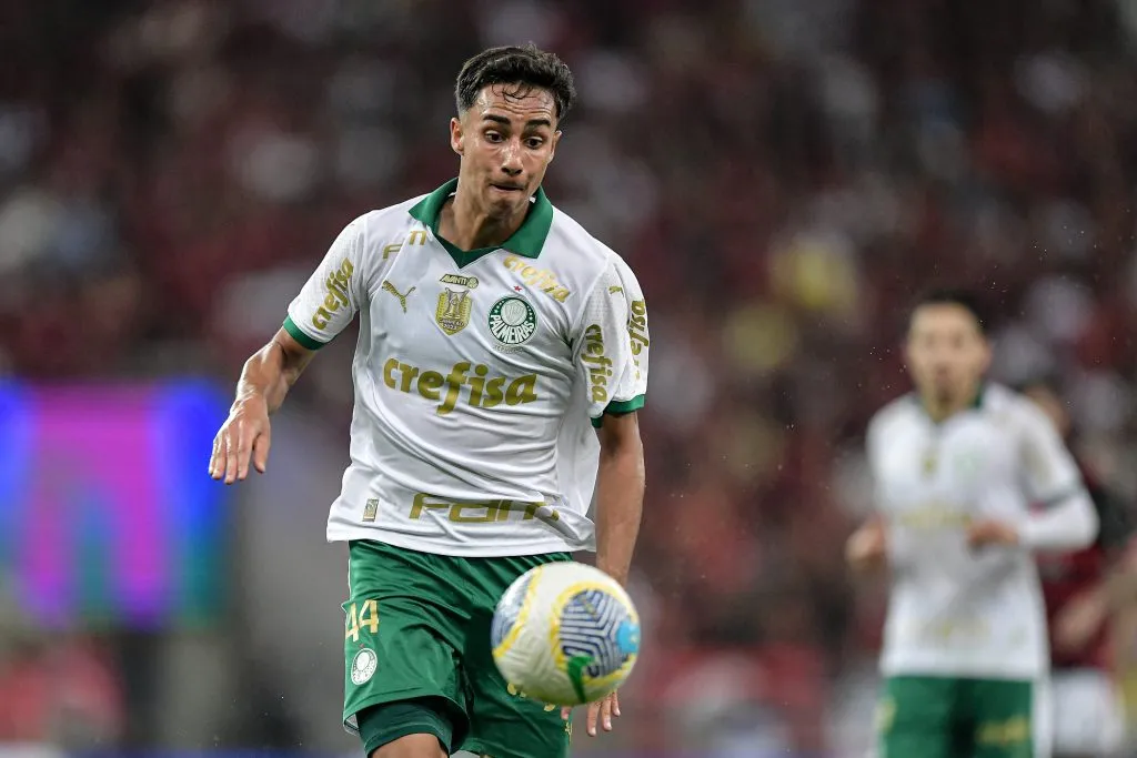 Vitor Reis jogador do Palmeiras durante partida contra o Flamengo no estadio Maracana pelo campeonato Brasileiro A 2024. Foto: Thiago Ribeiro/AGIF