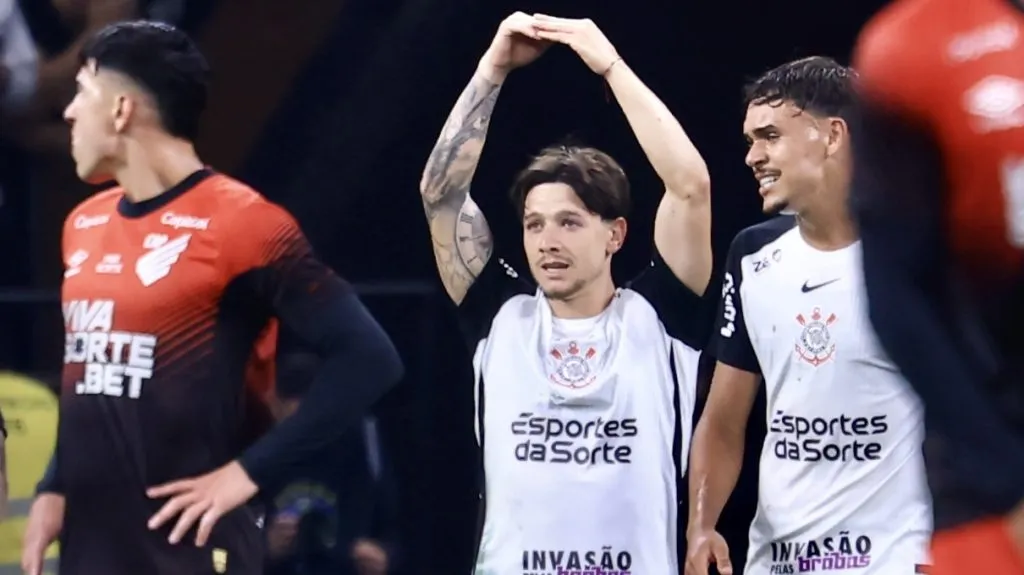 Rodrigo Garro jogador do Corinthians comemora seu gol durante partida contra o Athletico-PR no estadio Arena Corinthians pelo campeonato Copa Do Brasil 2025. Foto: Marcello Zambrana/AGIF