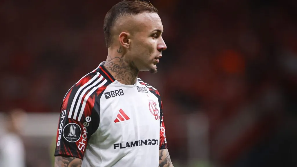 Everton Cebolinha jogador do Flamengo durante partida contra o Internacional no estadio Beira-Rio pelo campeonato Copa Libertadores 2025. Foto: Maxi Franzoi/AGIF