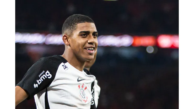 Gui Negao jogador do Corinthians comemora seu gol durante partida contra o Athletico-PR no estadio Arena da Baixada pelo campeonato Copa Do Brasil 2025. Foto: Giovani Baccin/AGIF