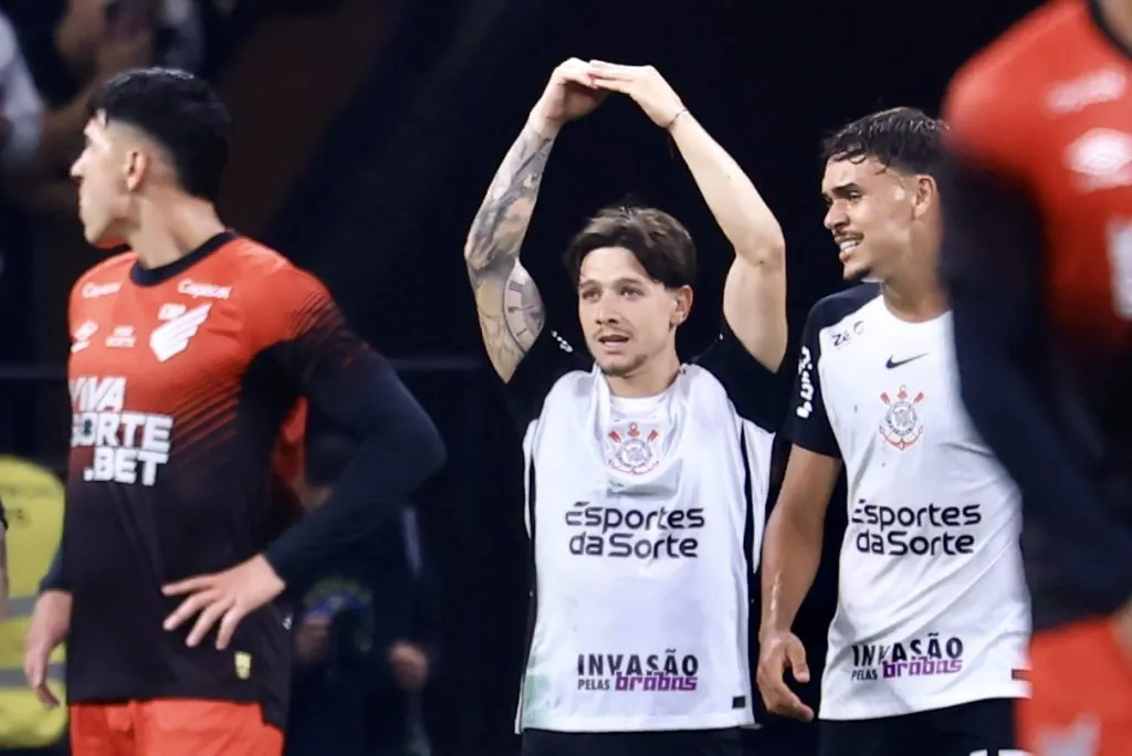 Rodrigo Garro comemora seu gol pelo Corinthians. Foto: Marcello Zambrana/AGIF
