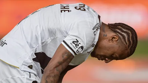 Tchê Tchê foi ao desespero ao sentir nova lesão logo no início de Botafogo x Vasco