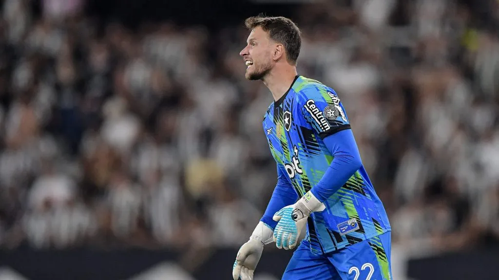 O goleiro Neto foi criticado pela falha no clássico. Foto: Thiago Ribeiro/AGIF