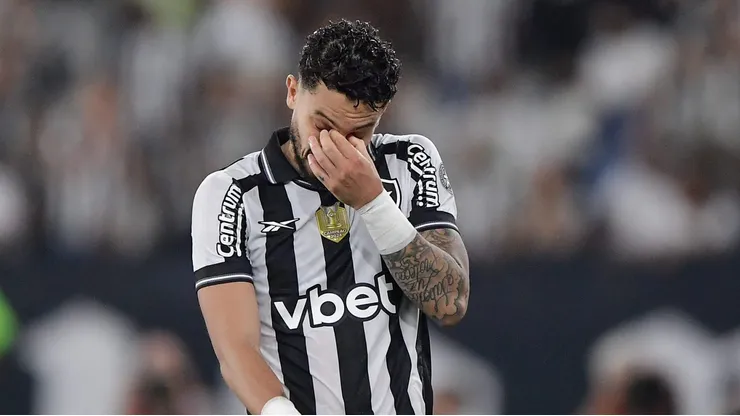 RJ - RIO DE JANEIRO - 11/09/2025 - COPA DO BRASIL 2025, BOTAFOGO X VASCO - Alex Telles jogador do Botafogo durante partida contra o Vasco no estadio Engenhao pelo campeonato Copa Do Brasil 2025. Foto: Thiago Ribeiro/AGIF