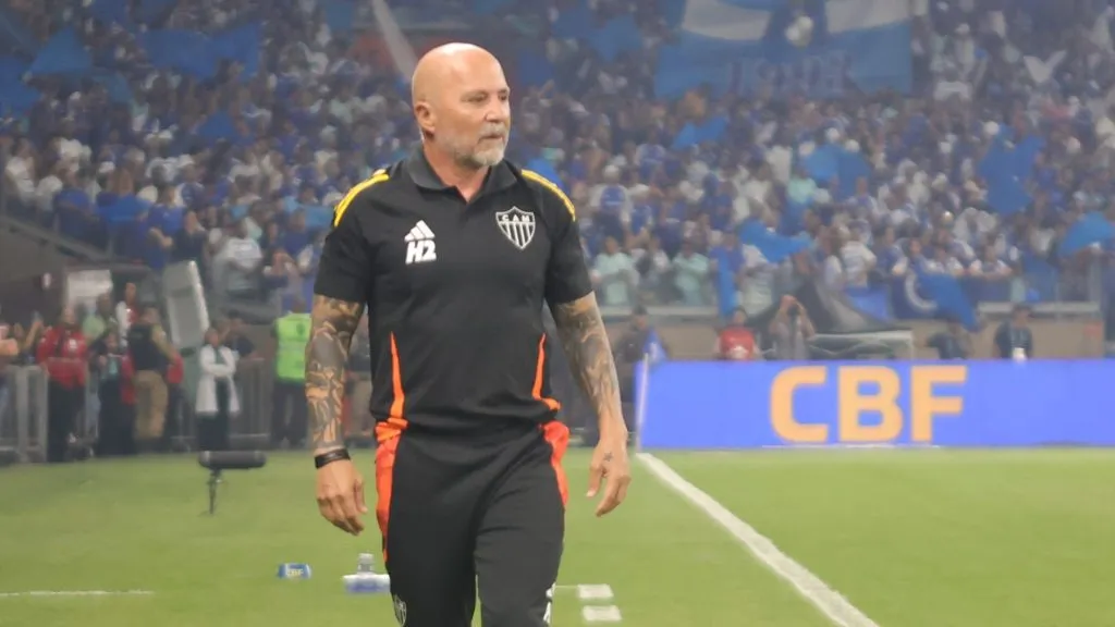 Jorge Sampaoli aponta necessidade de evolução em campo – Foto: Gilson Lobo/AGIF