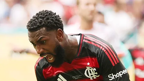 - Gerson comemorando gol no Mundial com a csamisa do Flamengo
