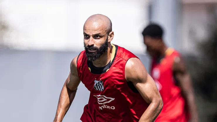 Thaciano durante treinamento realizado no CT Rei Pelé