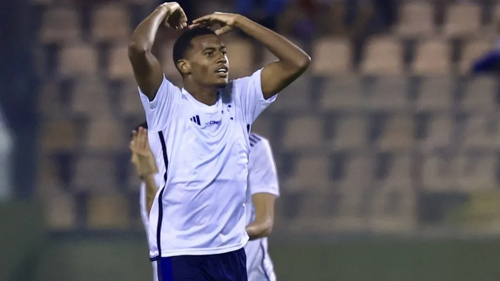 Bruno Alves jogador do Cruzeiro comemora seu gol com jogadores do seu time durante partida contra o Flamengo no estadio Arena Barueri pelo campeonato Copa Sao Paulo 2024. Foto: Marcello Zambrana/AGIF