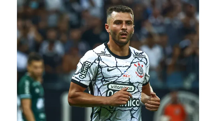 Júnior Moraes revela reação hilária de Vítor Pereira após crise alérgica no Corinthians. Foto: Marcello Zambrana/AGIF