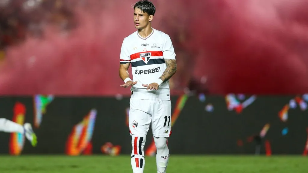 Ferreirinha jogador do Sao Paulo durante a partida entre Sport e Sao Paulo na Ilha do Retiro em Recife (PE), pelo Campeonato Brasileiro da Serie A 2025. Foto: Marlon Costa/AGIF