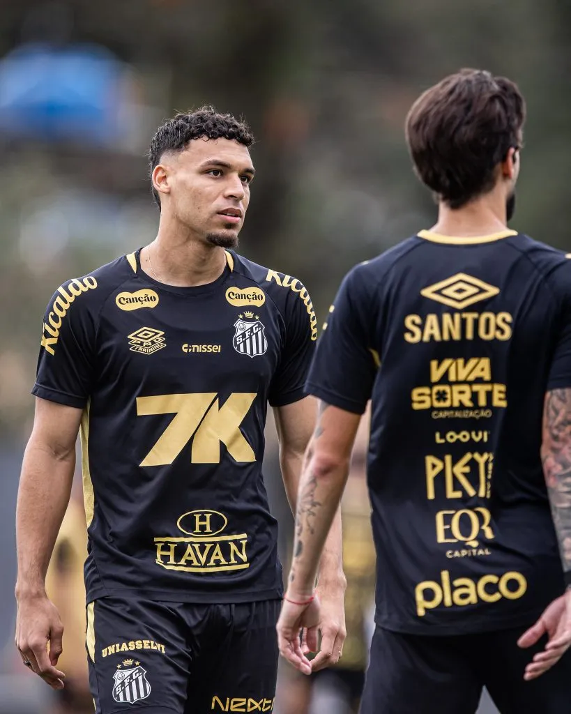 Victor Hugo e Lautaro Días devem ser titulares do Santos contra Atlético-MG – Foto: Raul Baretta/Santos FC