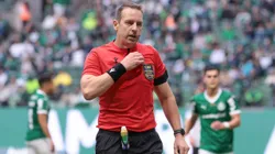 Arbitro Lucas Paulo Torezin durante partida entre Palmeiras e Ceara no estadio Arena Allianz Parque pelo campeonato Brasileiro A 2025. Foto: Marcello Zambrana/AGIF