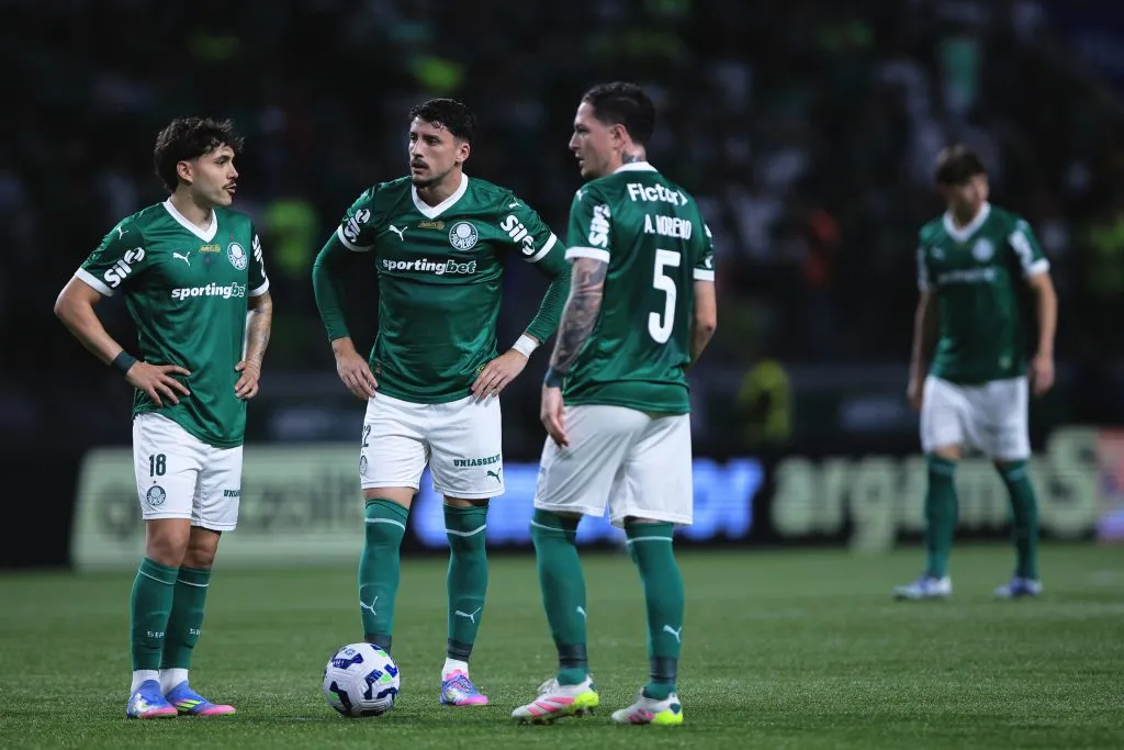 Piquerez também precisa tomar cuidado com cartões diante do Internacional – Foto: Ettore Chiereguini/AGIF