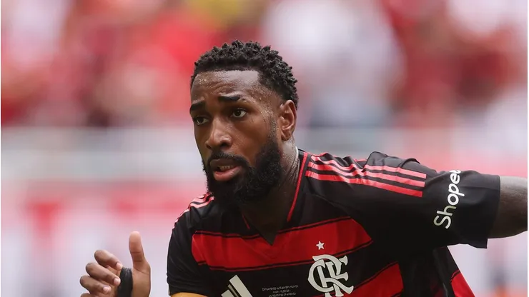 Gerson durante jogo do Mundial de Clubes.