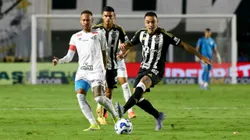 SP - SANTOS - 16/04/2025 - BRASILEIRO A 2025, SANTOS X ATLETICO-MG - Neymar jogador do Santos durante partida contra o Atletico-MG no estadio Vila Belmiro pelo campeonato Brasileiro A 2025. Foto: Mauricio De Souza/AGIF