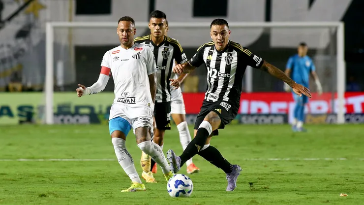 SP - SANTOS - 16/04/2025 - BRASILEIRO A 2025, SANTOS X ATLETICO-MG - Neymar jogador do Santos durante partida contra o Atletico-MG no estadio Vila Belmiro pelo campeonato Brasileiro A 2025. Foto: Mauricio De Souza/AGIF