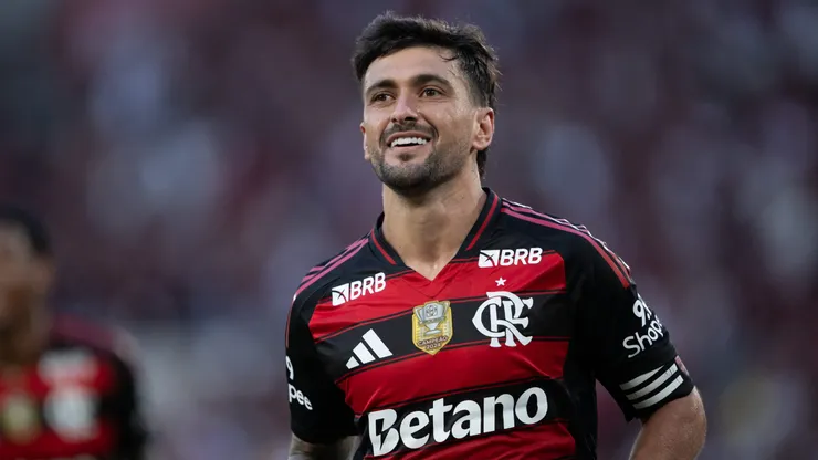Arrascaeta começa na equipe titular do Rubro-Negro
