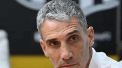 Vojvoda, durante sua apresentação oficial como técnico do Santos em coletiva de imprensa realizada na Vila Belmiro. Foto: Jota Erre/AGIF