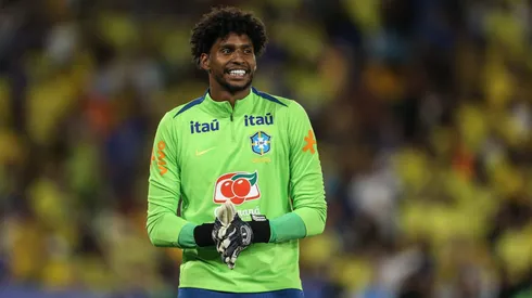 Hugo Souza vem sendo chamado por Ancelotti - Foto: Marlon Costa/AGIF.