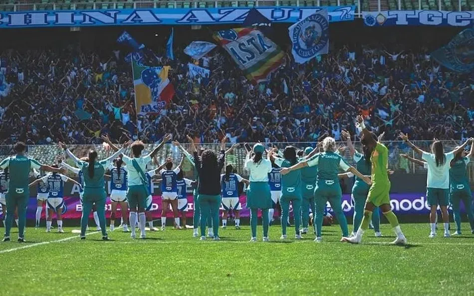 Jogadoras agradecendo a torcida. Foto: Gustavo Martins/Cruzeiro