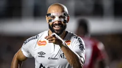 Thaciano comemora gol diante do Noroeste