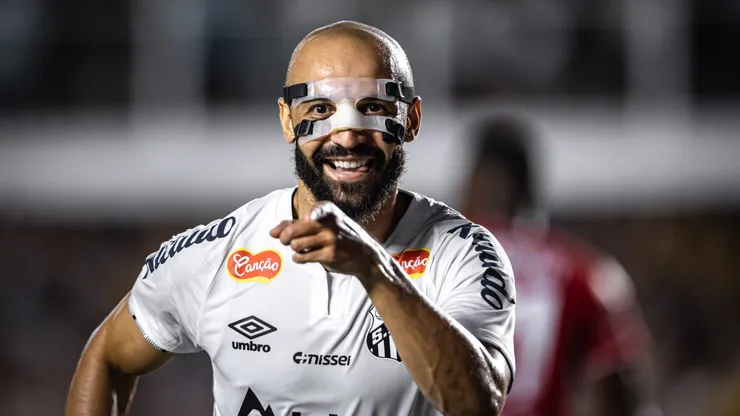 Thaciano comemora gol diante do Noroeste