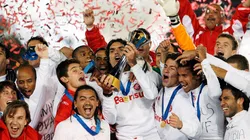 Fernandão, capitão do time, levantou a taça de campeão mundial de 2006. (Foto: Junko Kimura/Getty Images)