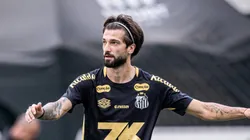 Lautaro Díaz durante treino no CT Rei Pelé