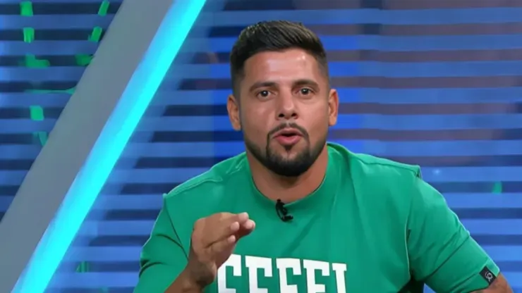 Cicinho surpreende na análise e crava o campeão em Corinthians x Vasco: "Ganha os dois jogos" - Foto: Reprodução/YouTube