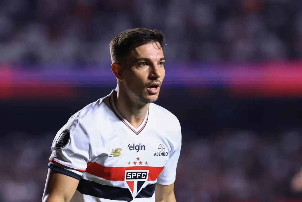 Cédric jogador do Sao Paulo durante partida contra o Atletico Nacional no estadio Morumbi pelo campeonato Copa Libertadores 2025. Foto: Marcello Zambrana/AGIF