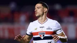 Cédric Soares projeta futuro na Seleção e comemora desempenho sólido no São Paulo. Foto: Marcello Zambrana/AGIF