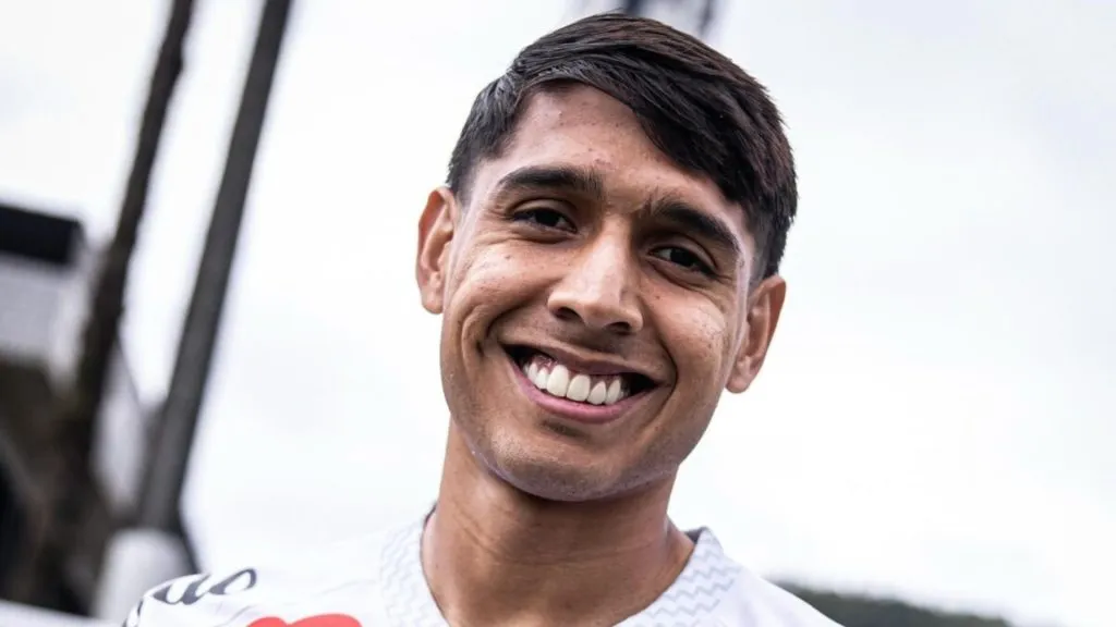 Alexis Duarte se apresenta no CT do Santos – Foto: Raul Baretta / Santos FC