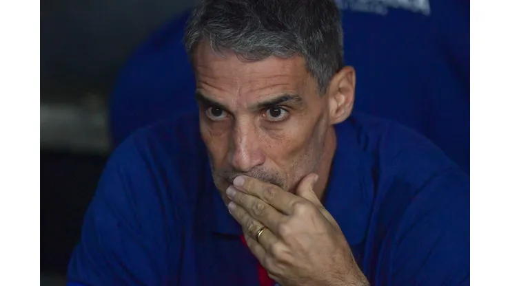 Vojvoda não está empolgado com Barreal no Santos.