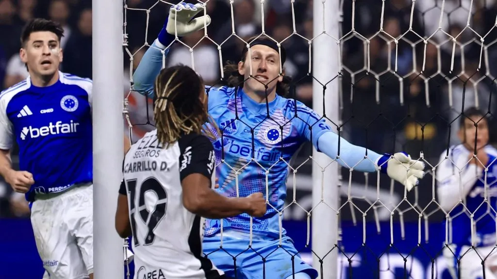 Cássio enfrentando o Corinthians Foto: Marcello Zambrana/AGIF