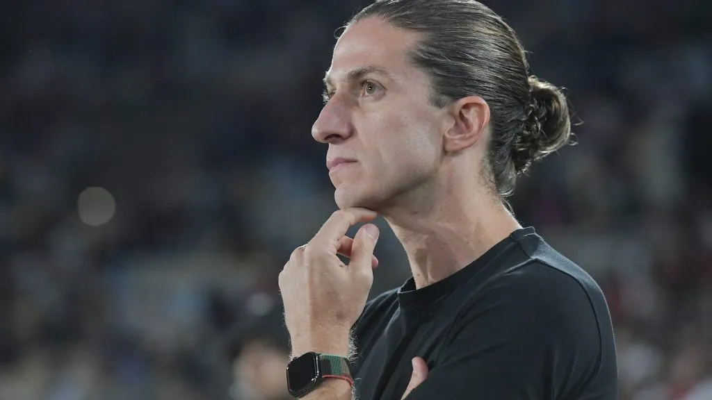 Filipe Luis tecnico do Flamengo durante partida contra o Fluminense no estadio Maracana pelo campeonato Brasileiro A 2025. Foto: Thiago Ribeiro/AGIF