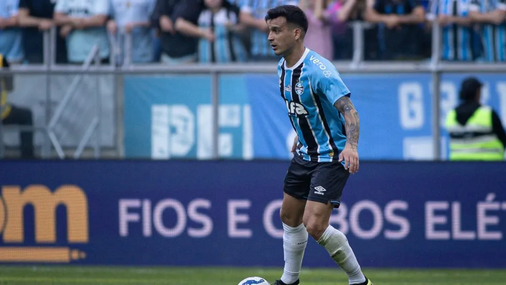 Franco Cristaldo jogador do Gremio durante partida contra o Mirassol no estadio Arena do Gremio pelo campeonato Brasileiro A 2025. Foto: Maxi Franzoi/AGIF