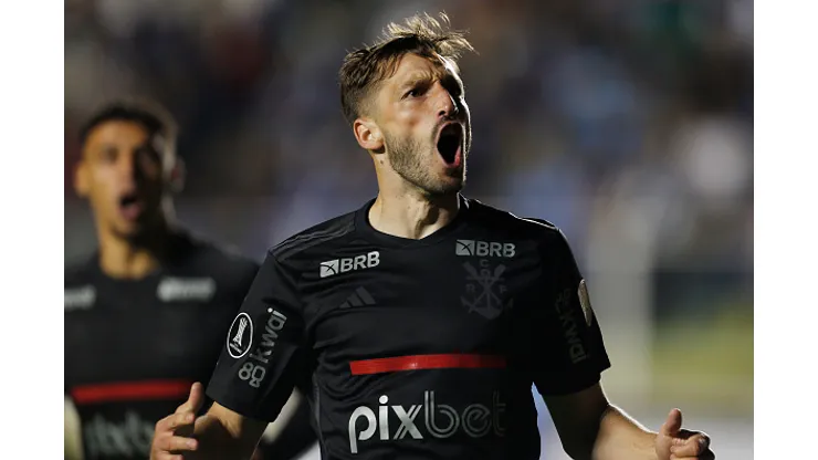 Matias Viña, defensor do Flamengo está entre os relacionados para o duelo contra o Juventude e a torcida clama pela sua titularidade