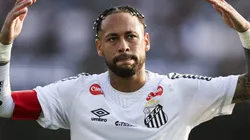 Neymar, meia-atacante do Santos em partida pelo campeonato brasileiro. (Foto: Alexandre Schneider/Getty Images)