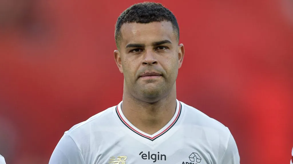 Alisson jogador do Sao Paulo durante partida contra o Flamengo no estadio Maracana pelo campeonato Brasileiro A 2025. Foto: Thiago Ribeiro/AGIF