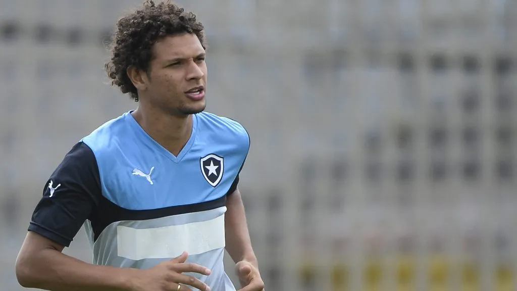 Willian Arao durante treino do Botafogo no campo anexo do estadio Engenhao em 2015. Foto: Fernando Soutello/AGIF