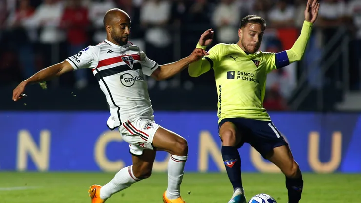 Jogador do São Paulo durante partida contra o LDU Quito - (Photo by Miguel Schincariol/Getty Images)