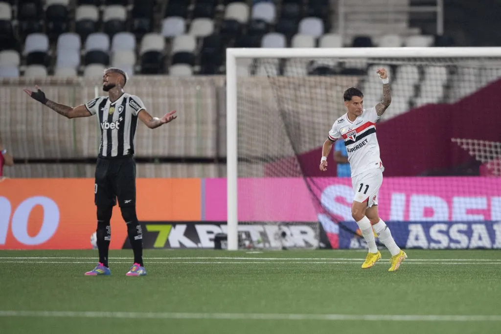 Ferreira jogador do São Paulo comemora seu gol durante partida contra o Botafogo – Foto: Thiago Ribeiro/AGIF
