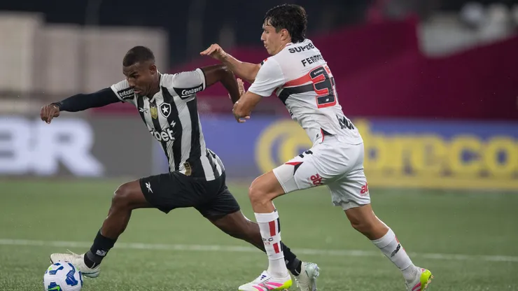 Cuiabano jogador do Botafogo durante partida contra o São Paulo - Foto: Thiago Ribeiro/AGIF