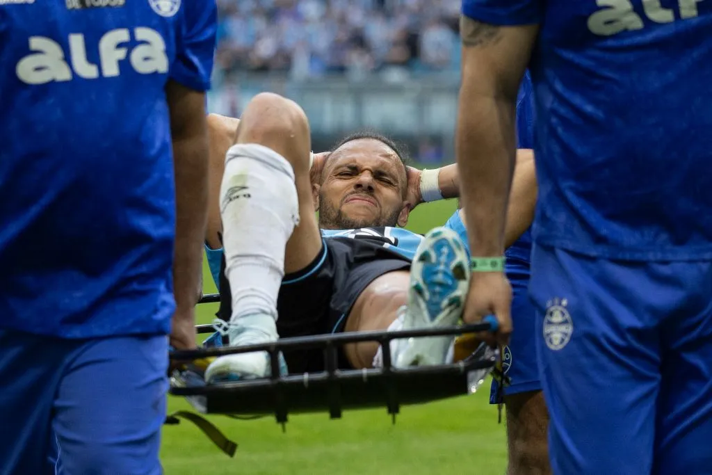 Martin Braithwaite sofreu grave lesão em Grêmio x Mirassol. Foto: Liamara Polli/AGIF